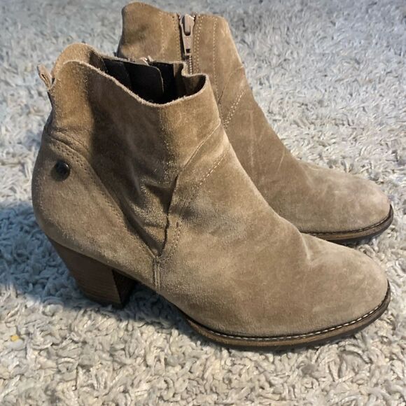 Paul Green GUC beige suede ankle booties Size 6 - Picture 1 of 11